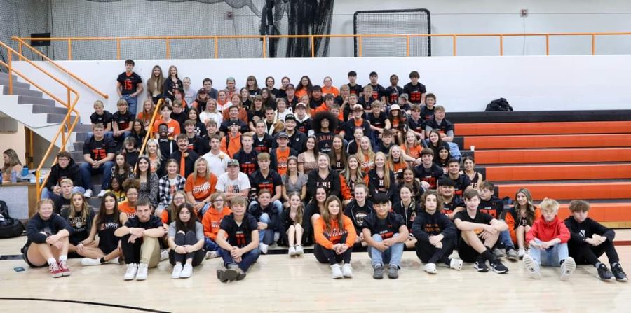 LHS+students+celebrate+Orange+and+Black+day.